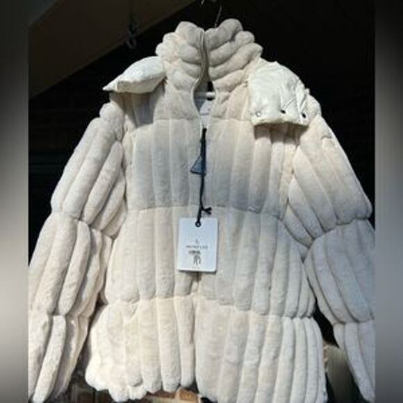 Women's Moncler White faux fur detachable hood down jacket size 3 NWT - Picture 3 of 16